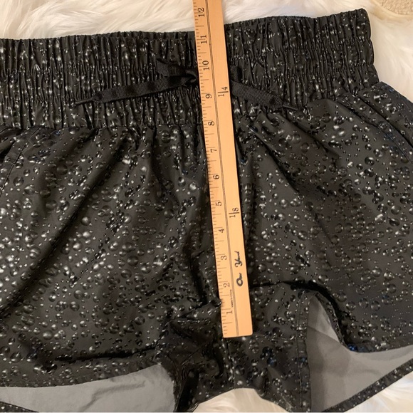 ZYIA Black Bubbles Hi-Rise Bomber Shorts Medium Water Droplets - Picture 10 of 16